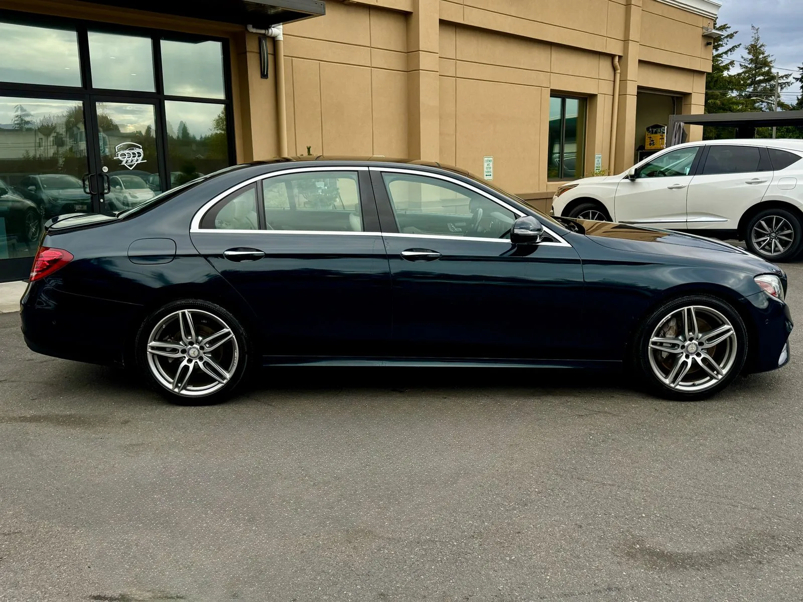 Mercedes-Benz E-Class photo 8