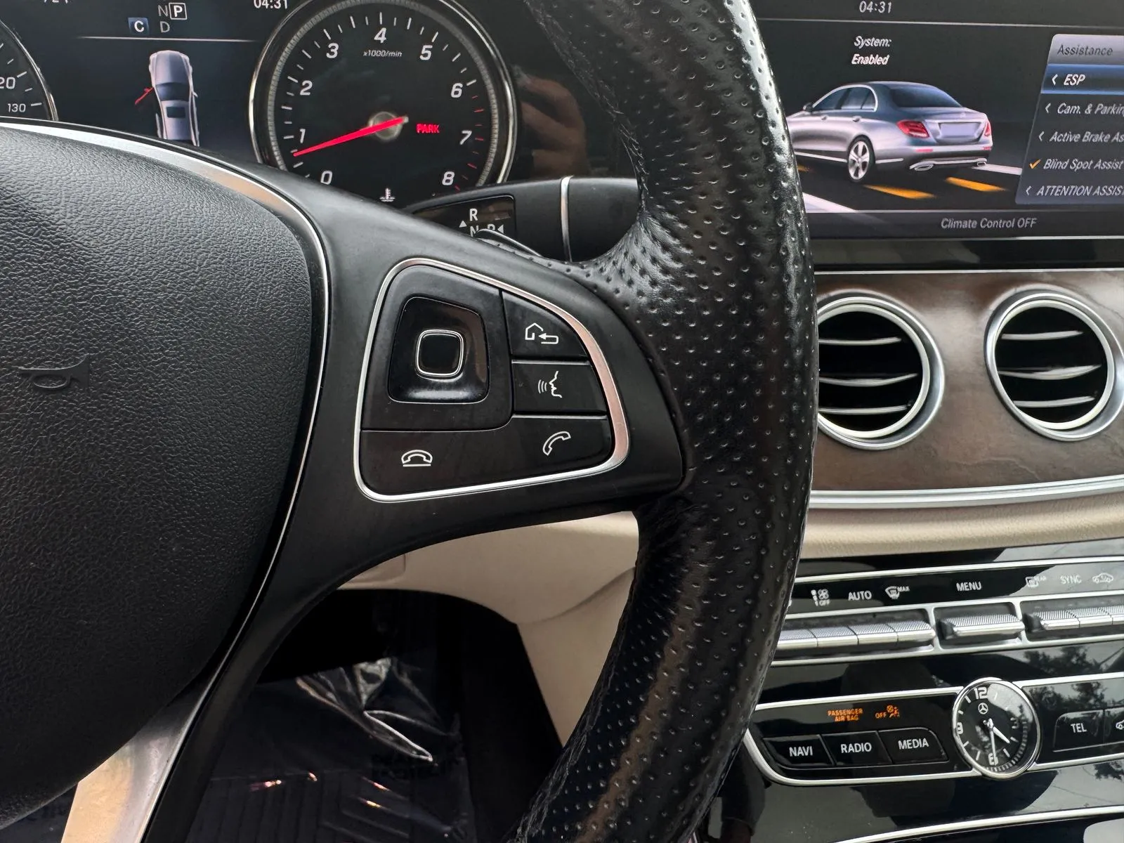 Mercedes-Benz E-Class photo 32