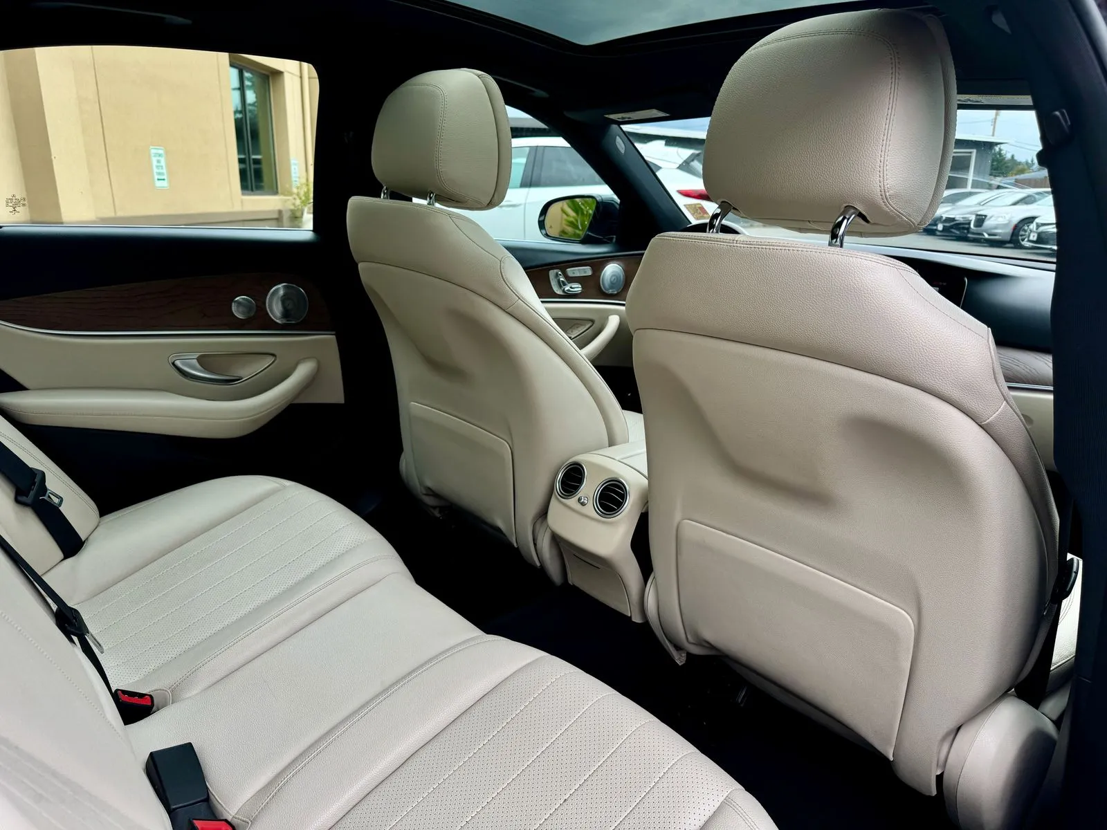 Mercedes-Benz E-Class photo 18