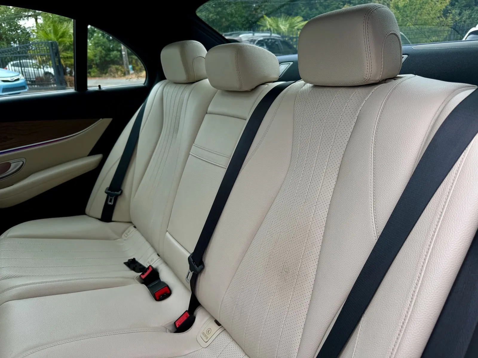Mercedes-Benz E-Class photo 16