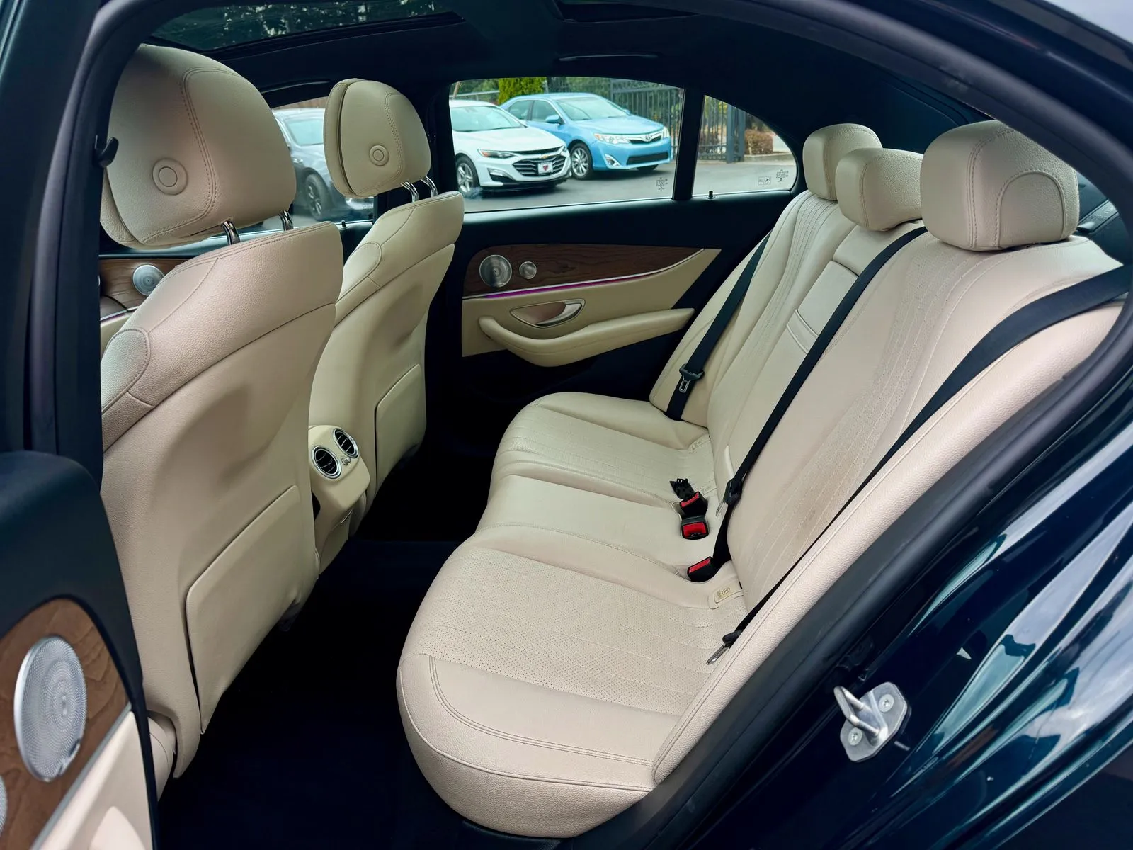 Mercedes-Benz E-Class photo 14
