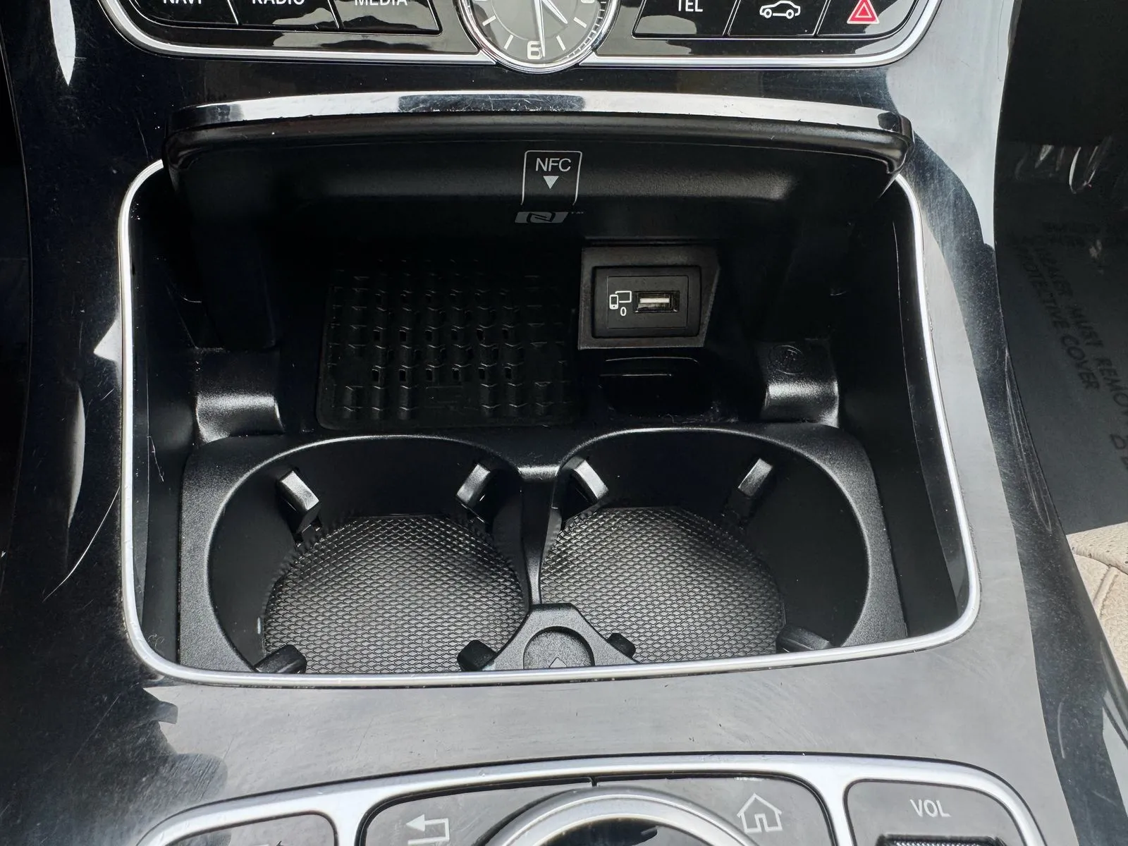Mercedes-Benz E-Class photo 26