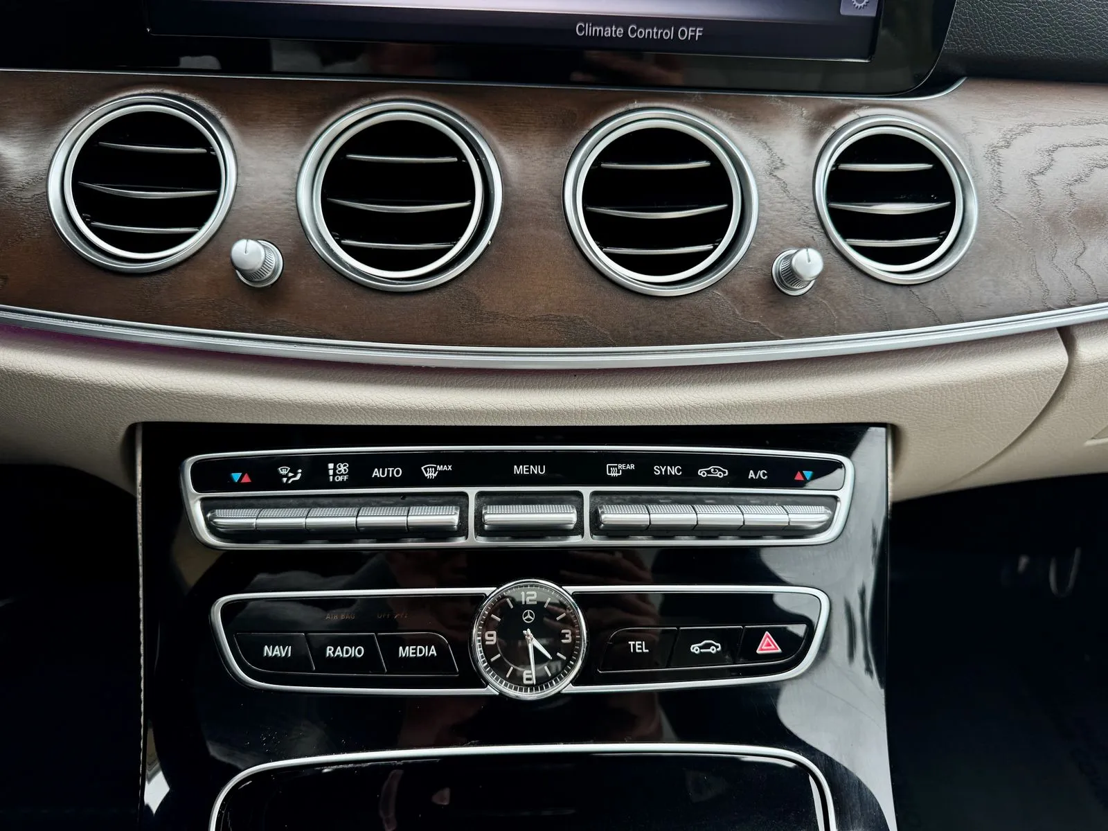 Mercedes-Benz E-Class photo 24