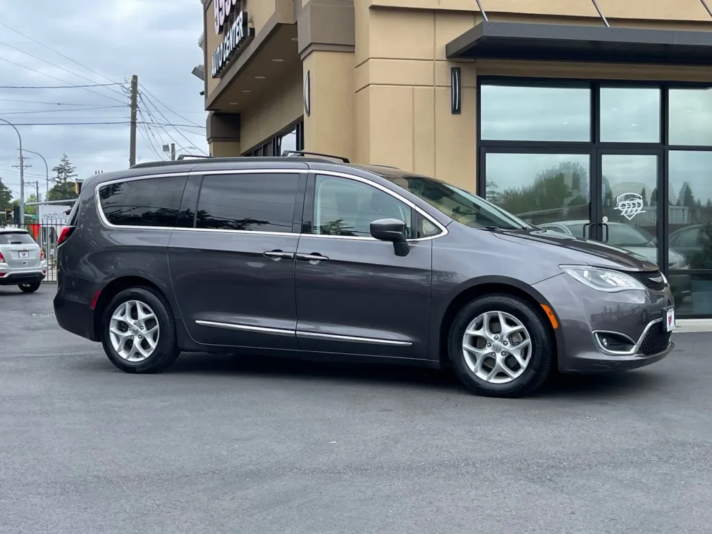 2017 Chrysler Pacifica Touring L for sale in Lakewood, WA