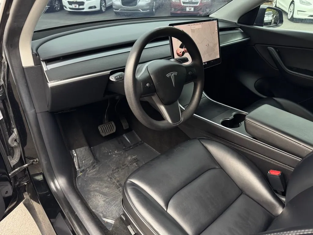Tesla Model Y photo 10