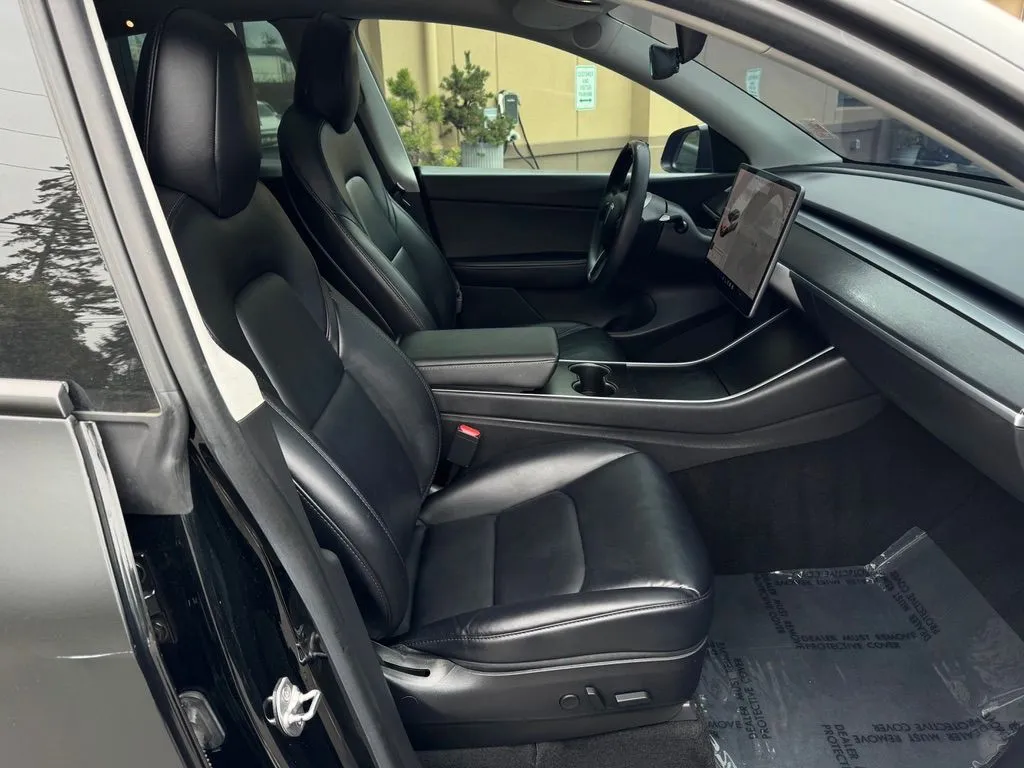 Tesla Model Y photo 21