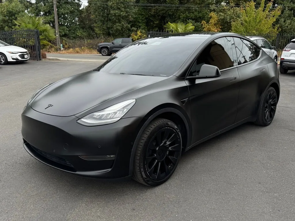 Tesla Model Y photo 3