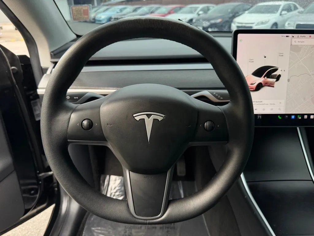 Tesla Model Y photo 28