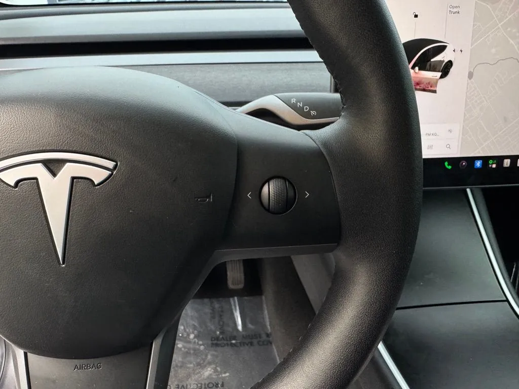 Tesla Model Y photo 29