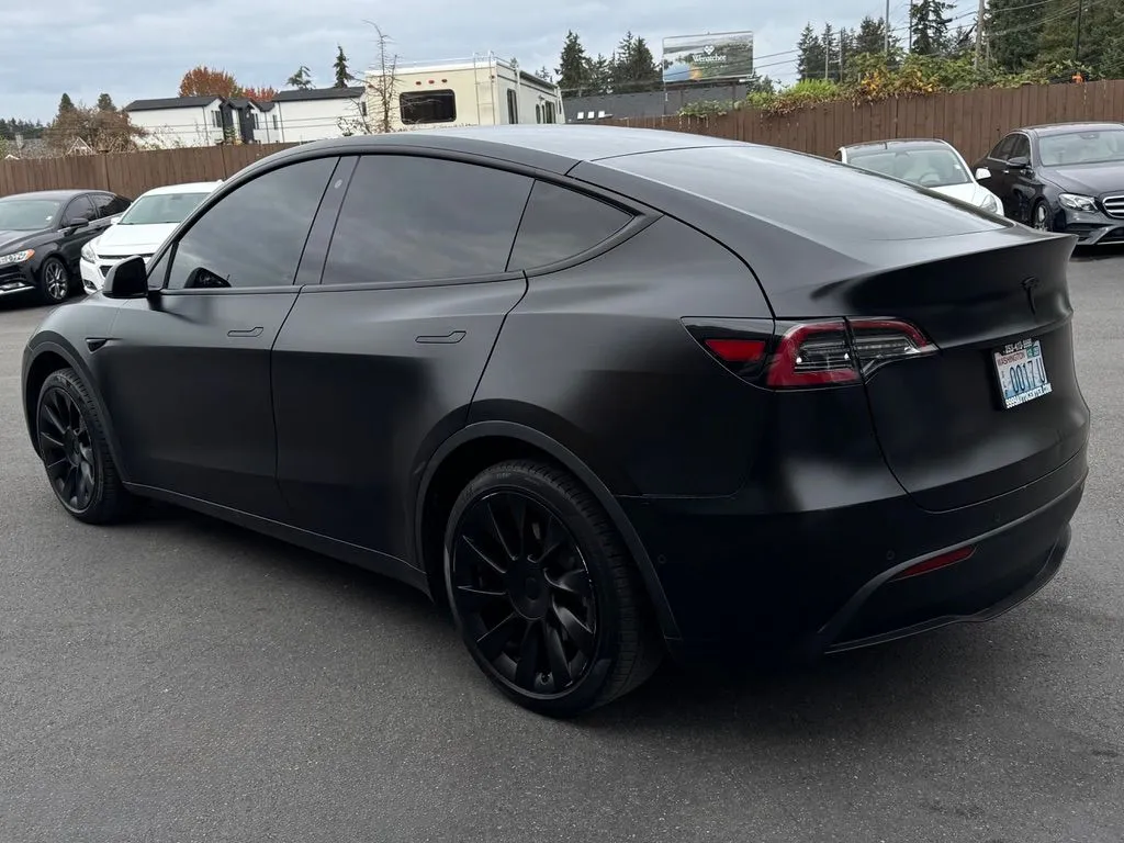 Tesla Model Y photo 5