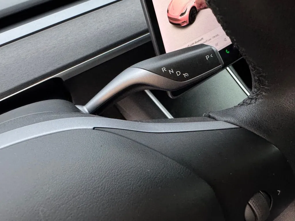 Tesla Model Y photo 31