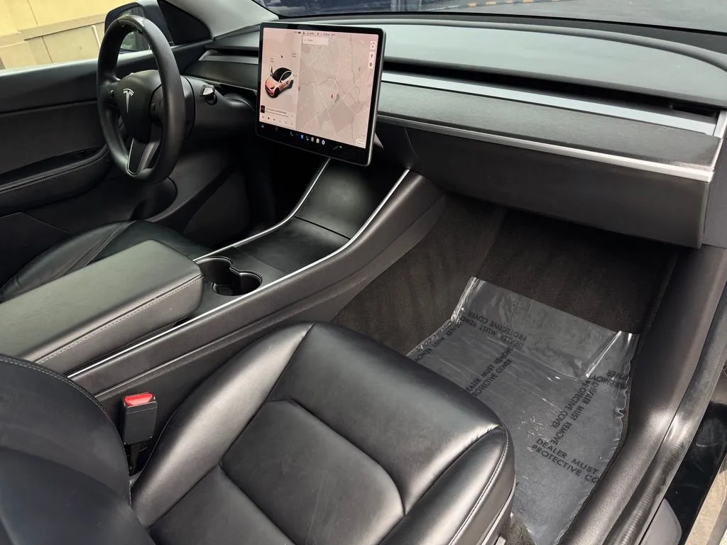 Tesla Model Y photo 22