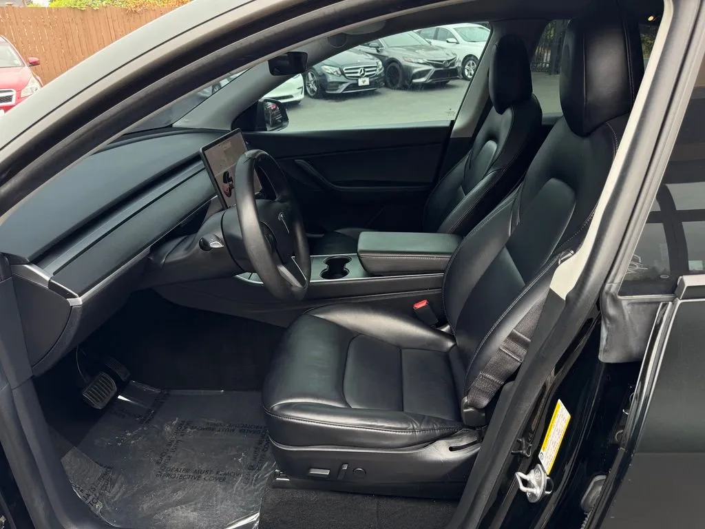 Tesla Model Y photo 9
