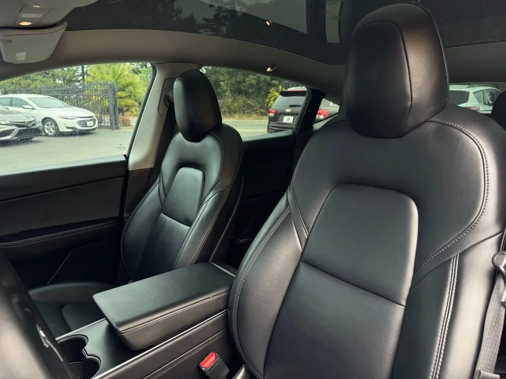 Tesla Model Y photo 11