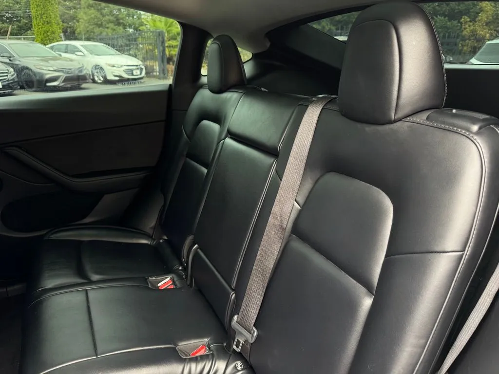 Tesla Model Y photo 16