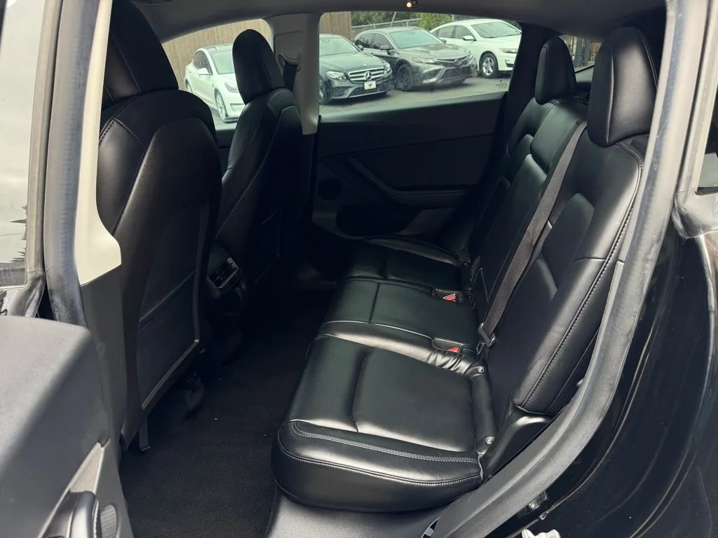 Tesla Model Y photo 14