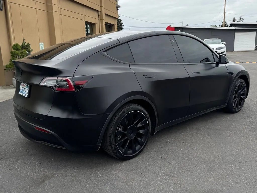 Tesla Model Y photo 7