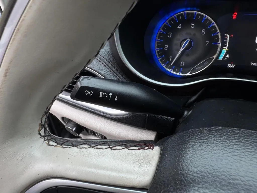 Chrysler Pacifica photo 39