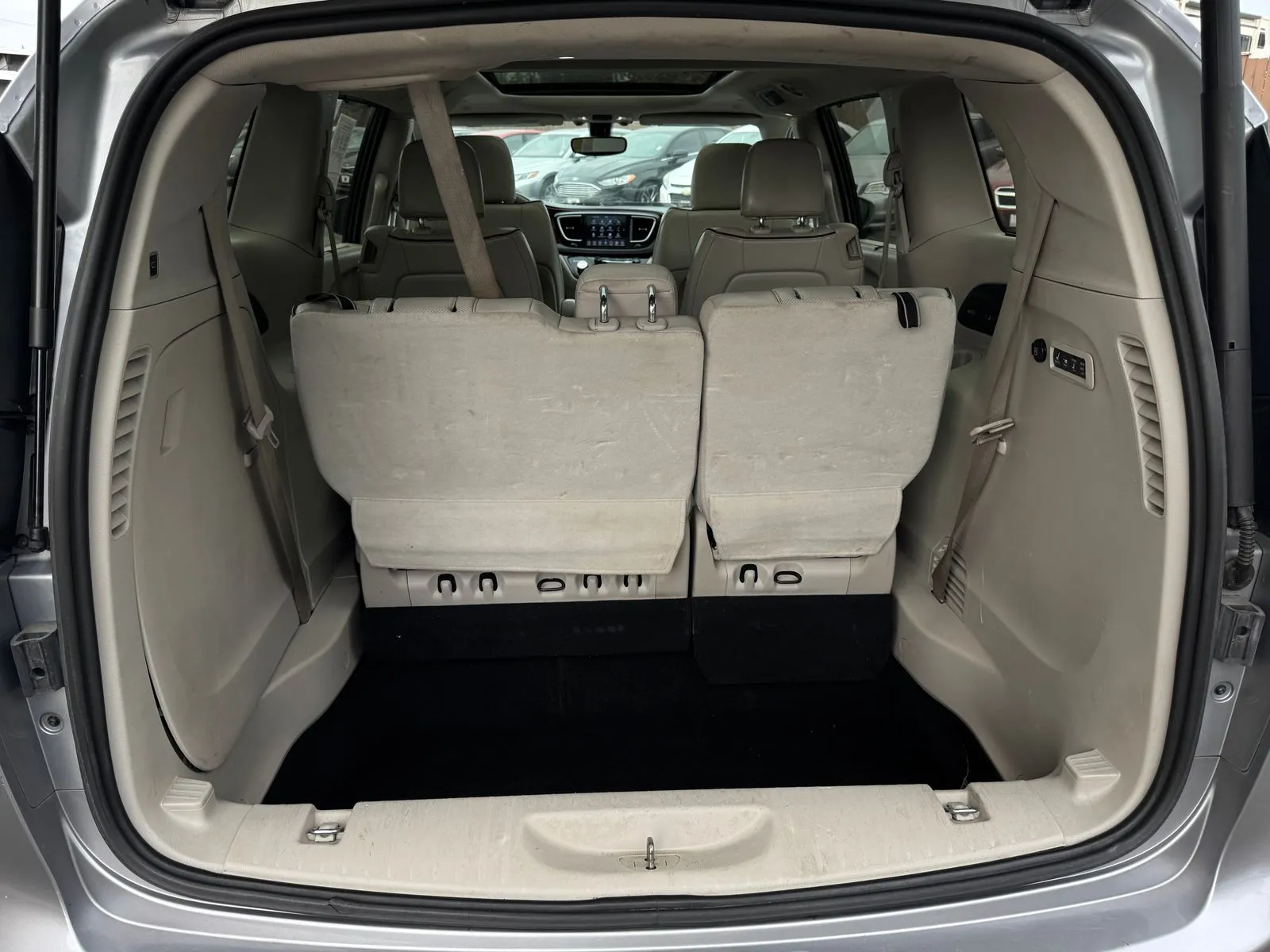 Chrysler Pacifica photo 20