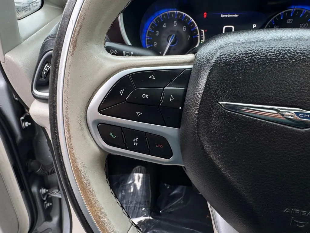 Chrysler Pacifica photo 37