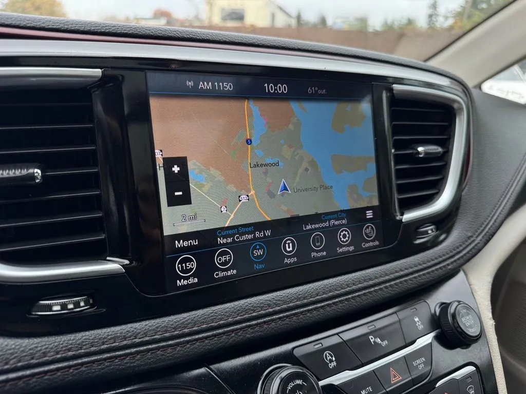 Chrysler Pacifica photo 33