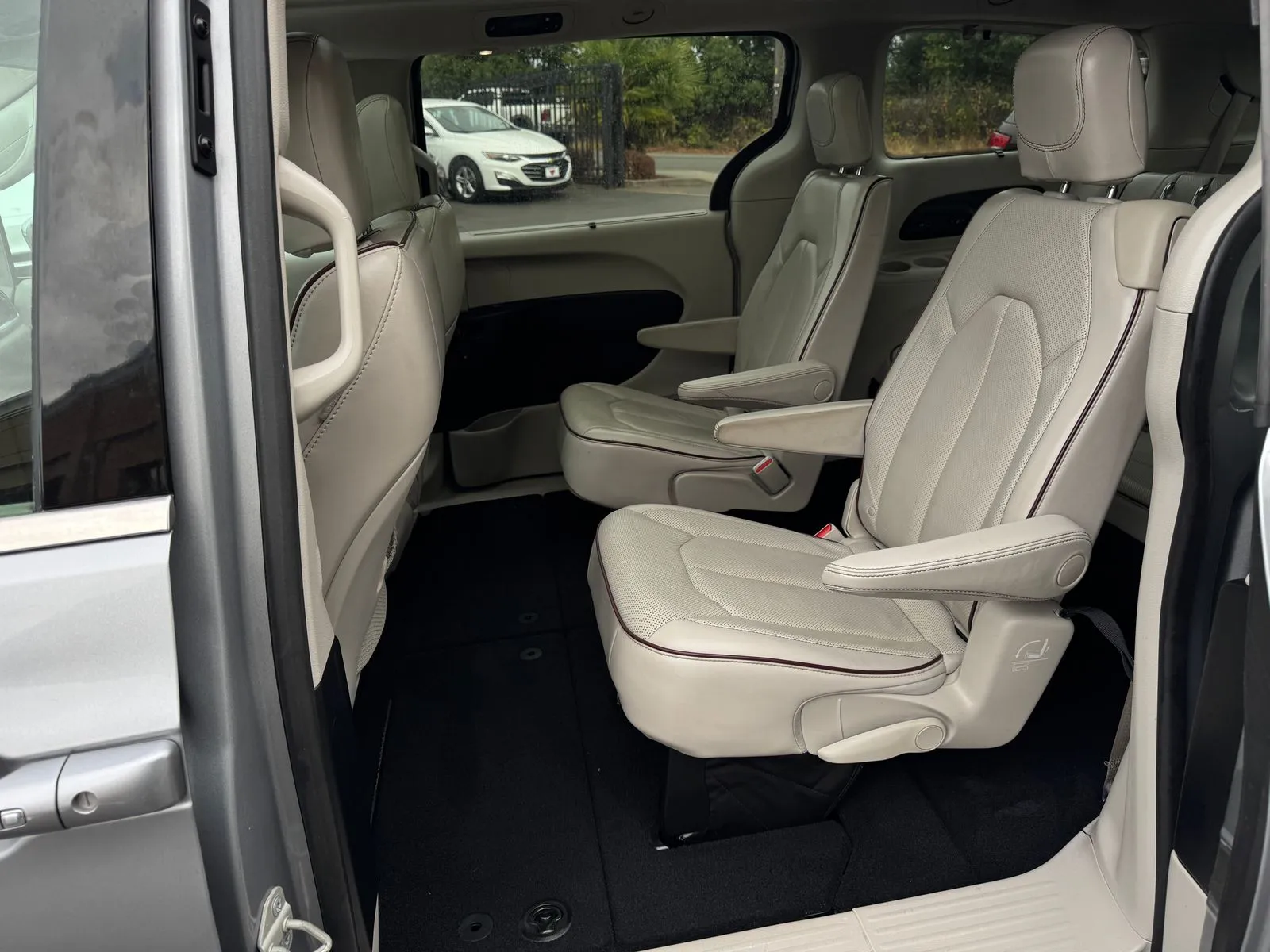 Chrysler Pacifica photo 15