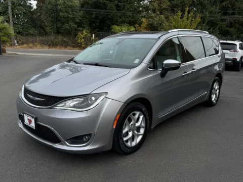 Another view of 2020 Chrysler Pacifica Limited for sale in Lakewood, WA at 9999 Auto Center