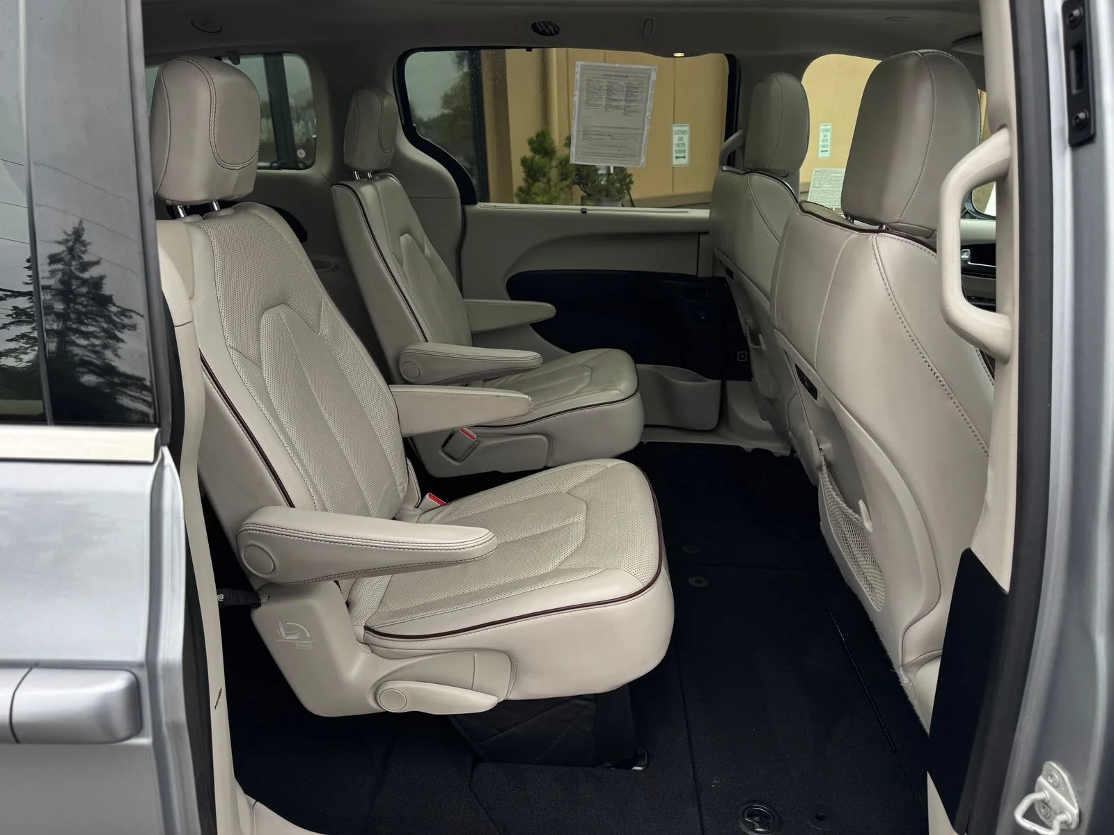 Chrysler Pacifica photo 21