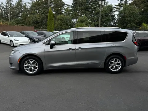 More photos of 2020 Chrysler Pacifica Limited at 9999 Auto Center, WA