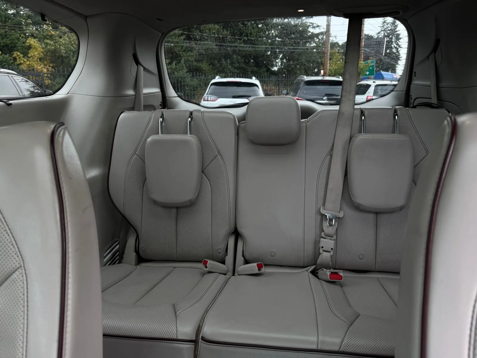 Chrysler Pacifica photo 18