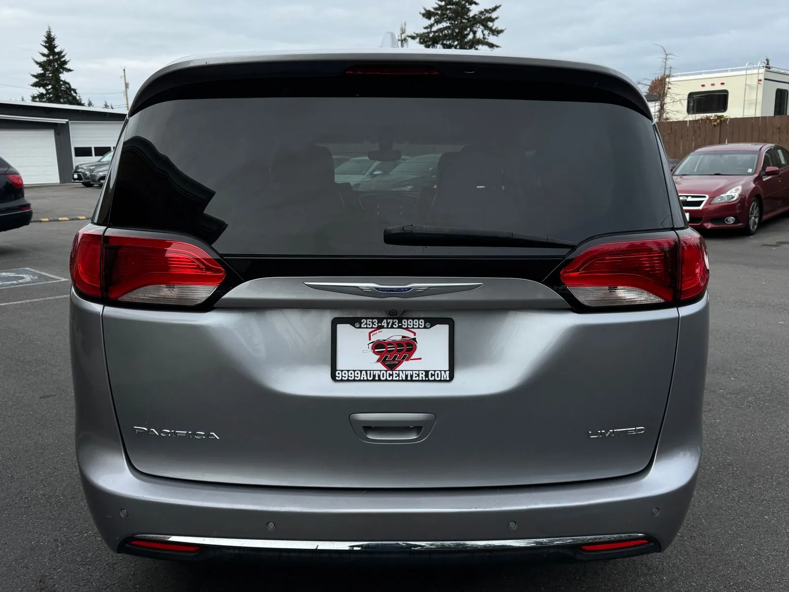 Chrysler Pacifica photo 6