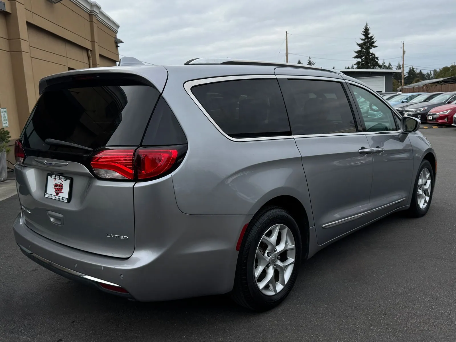 Chrysler Pacifica photo 7