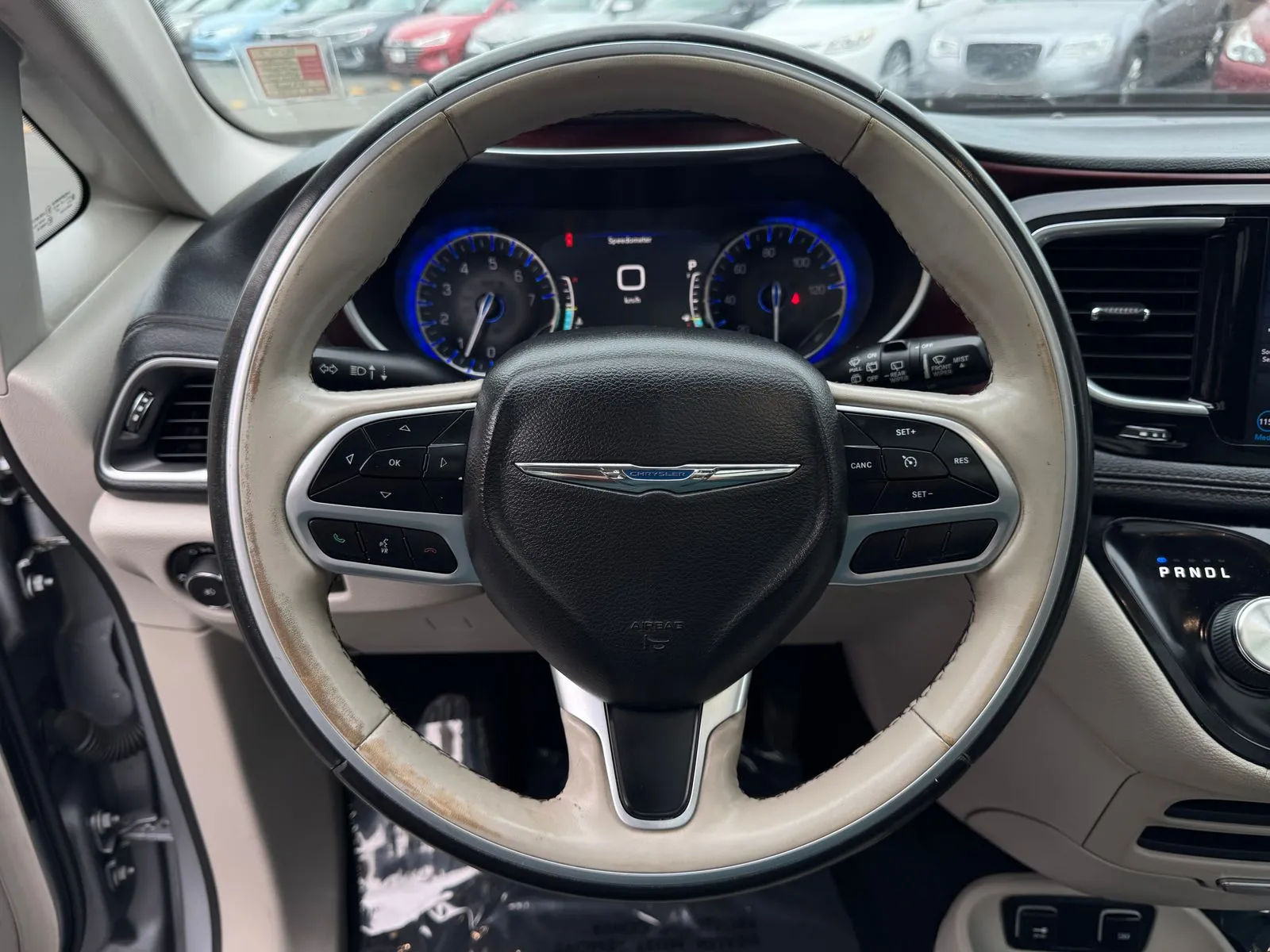 Chrysler Pacifica photo 35