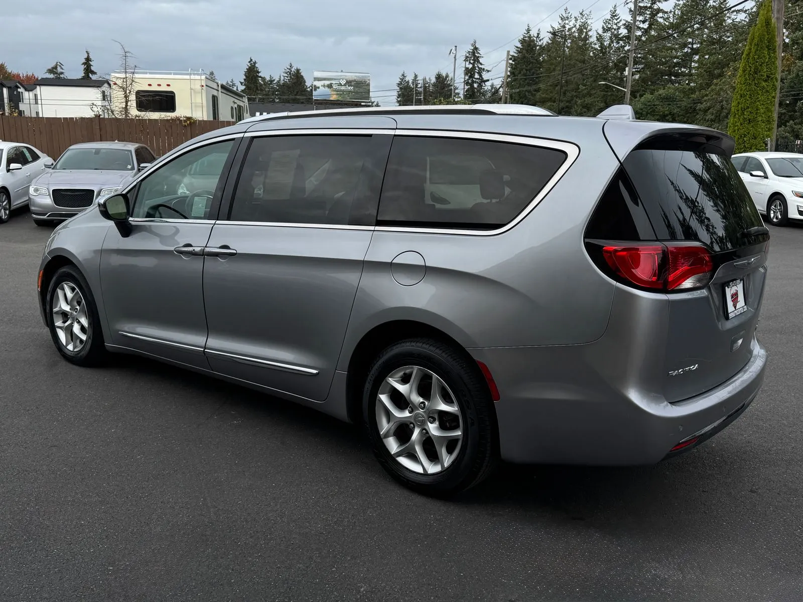 Chrysler Pacifica photo 5