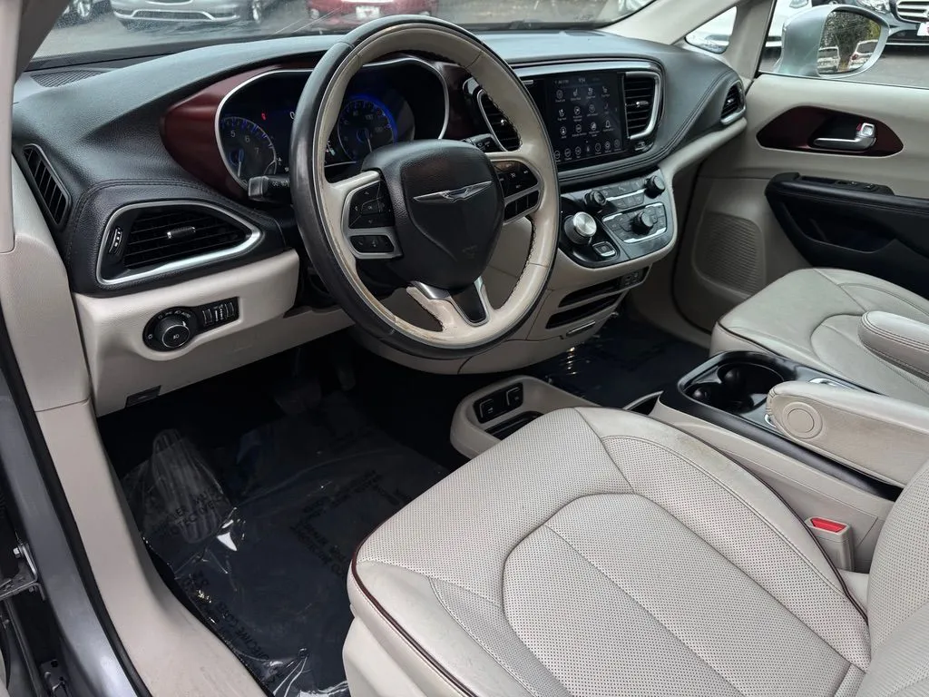 Chrysler Pacifica photo 10