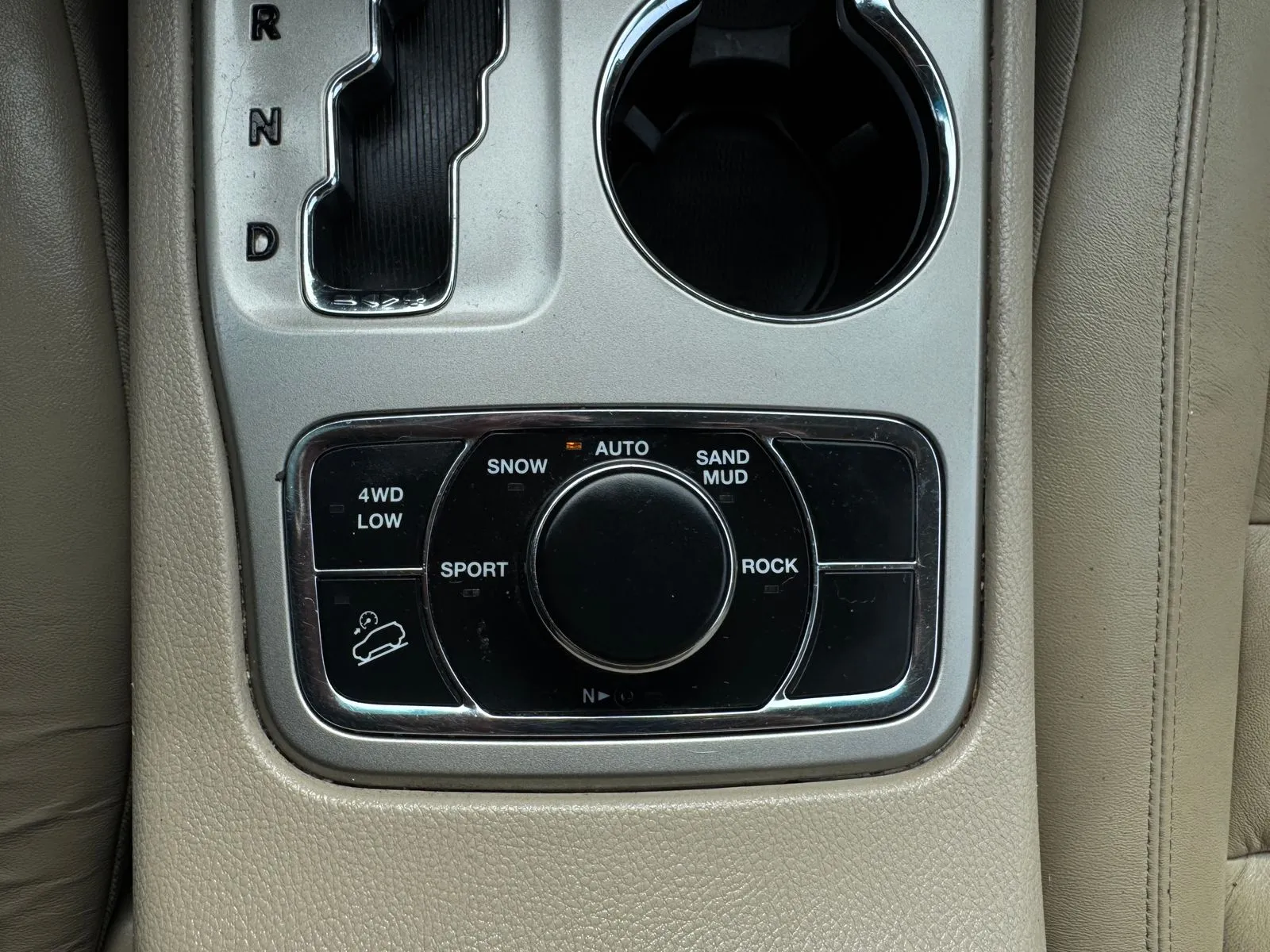 Jeep Grand Cherokee photo 28