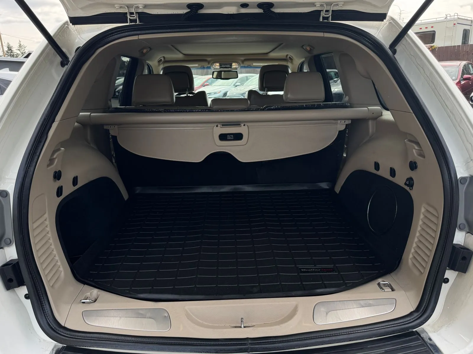 Jeep Grand Cherokee photo 18