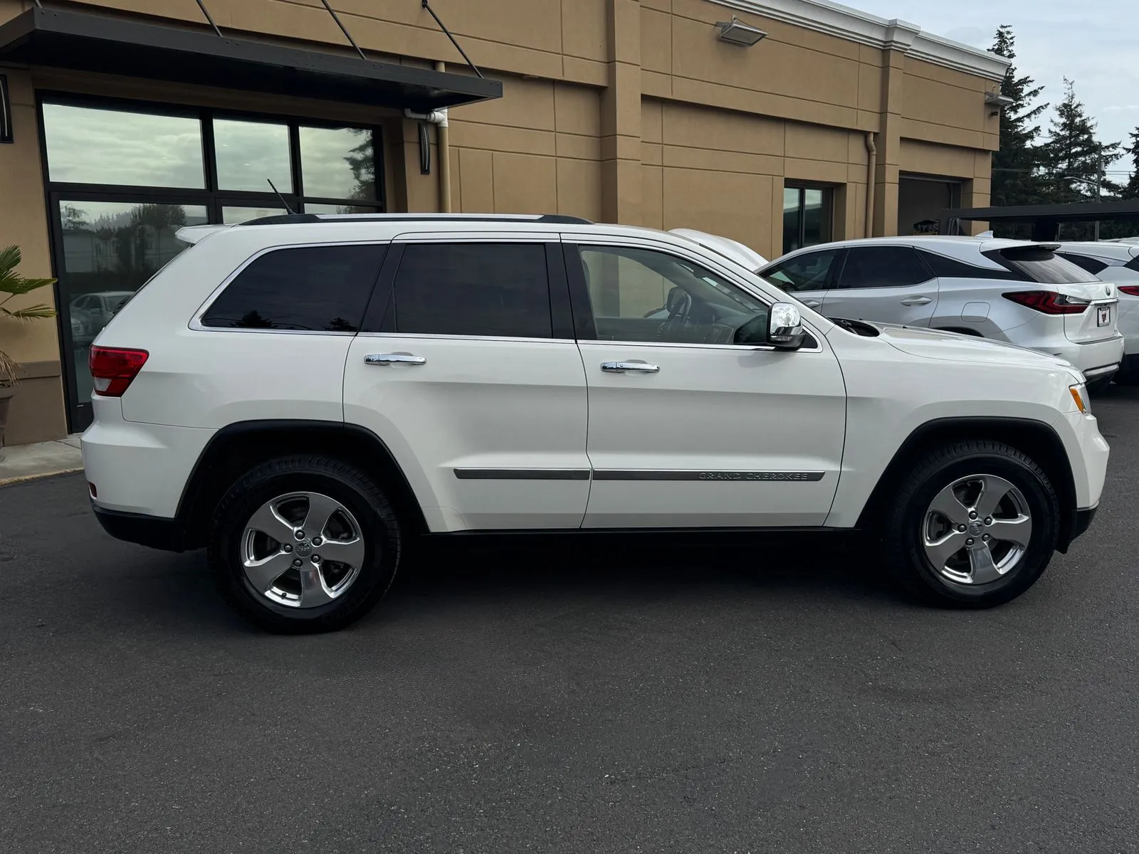Jeep Grand Cherokee photo 8