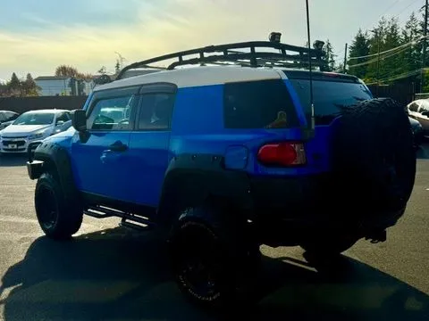 More photos of 2007 Toyota FJ Cruiser at 9999 Auto Center, WA