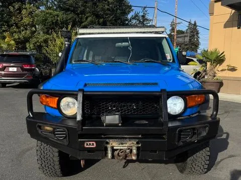 Toyota FJ Cruiser photo 2