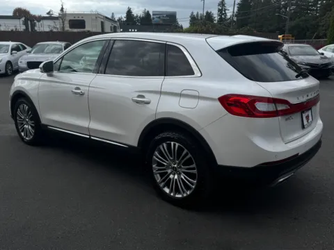 More photos of 2017 Lincoln MKX Reserve at 9999 Auto Center, WA