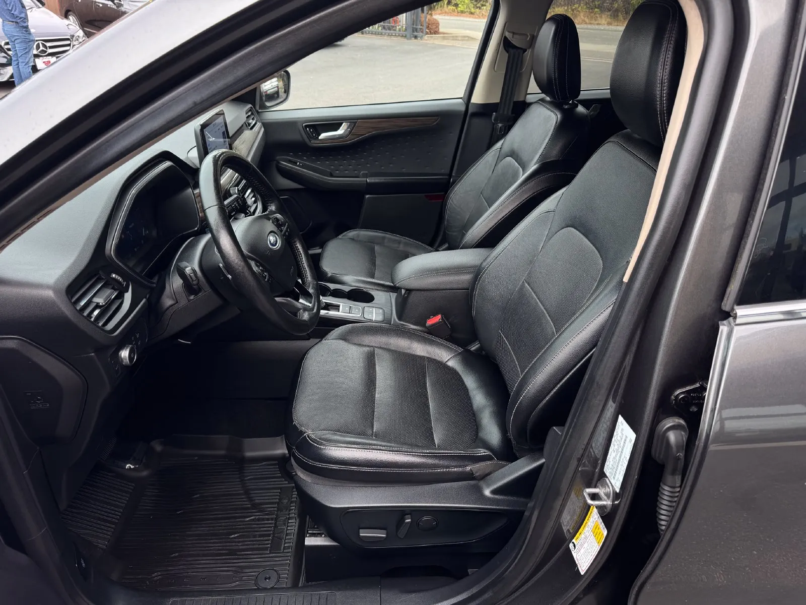Ford Escape photo 9