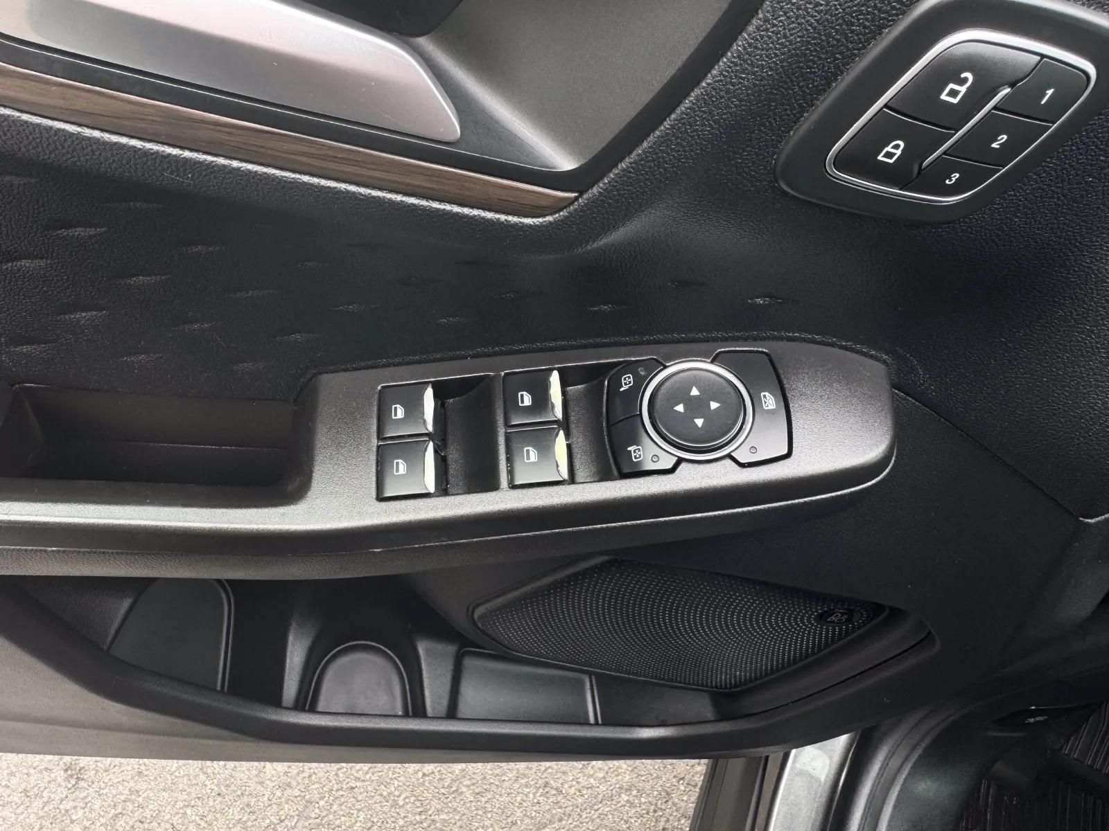 Ford Escape photo 14