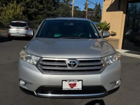 Photos of 2012 Toyota Highlander Limited for sale in Lakewood, WA at 9999 Auto Center
