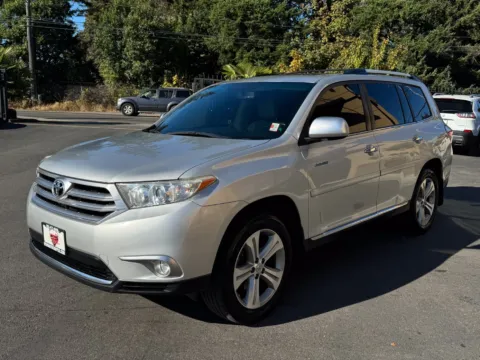 Another view of 2012 Toyota Highlander Limited for sale in Lakewood, WA at 9999 Auto Center