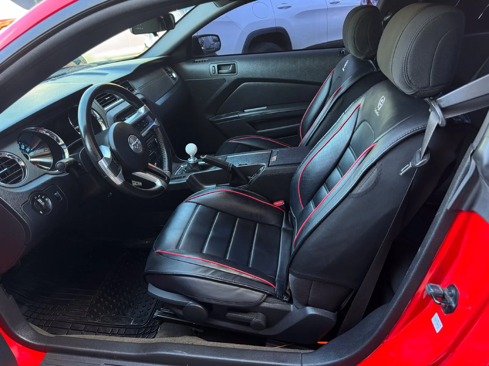 Ford Mustang photo 9