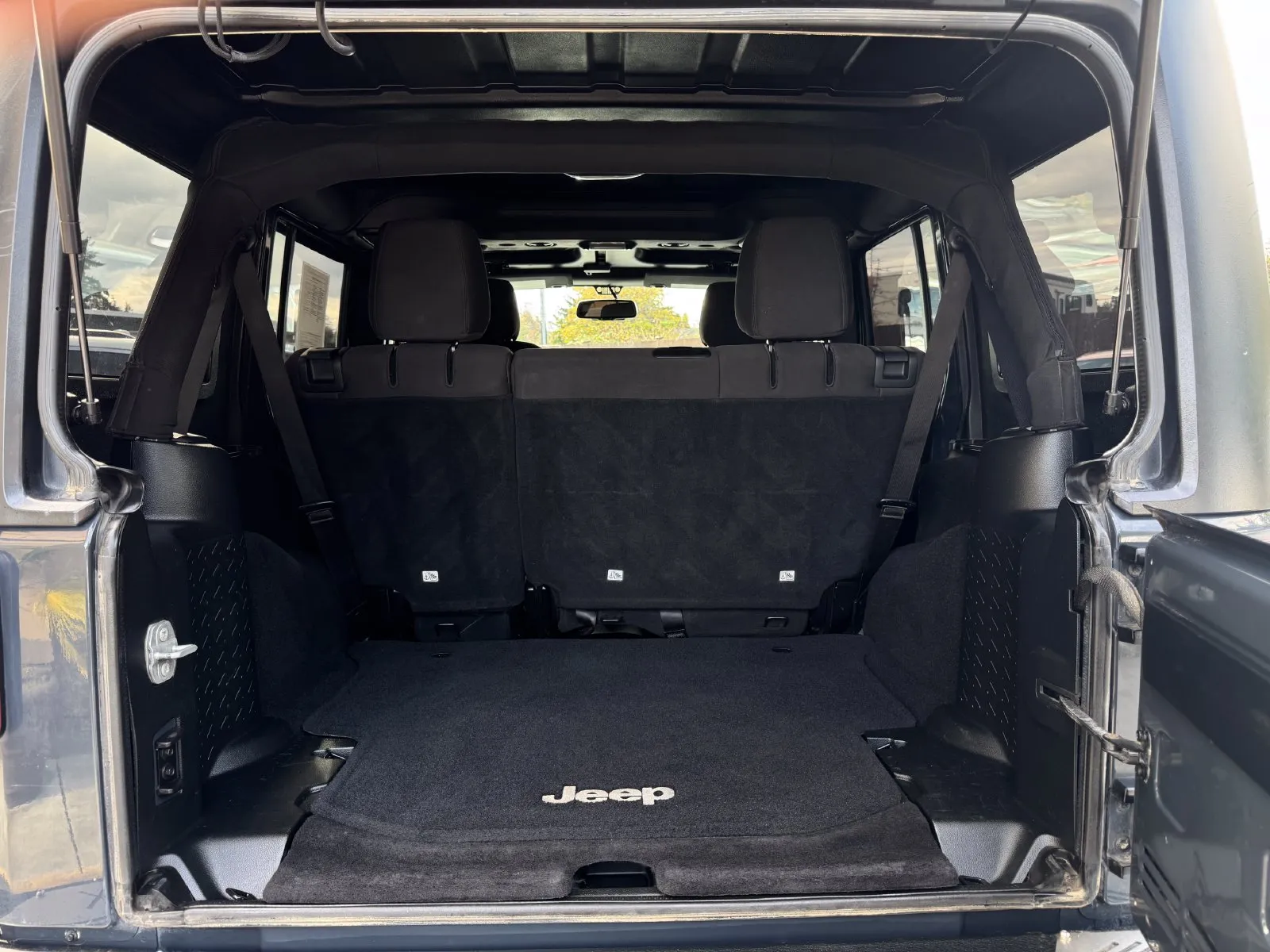 Jeep Wrangler photo 16
