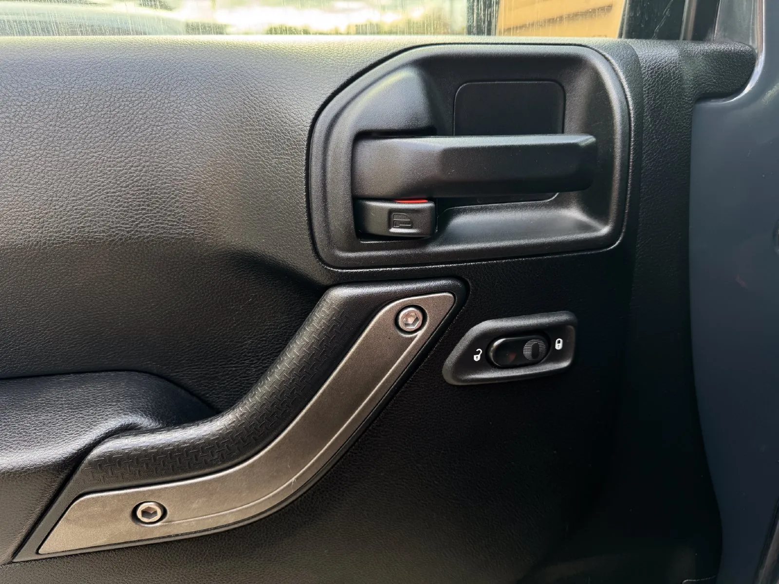 Jeep Wrangler photo 12