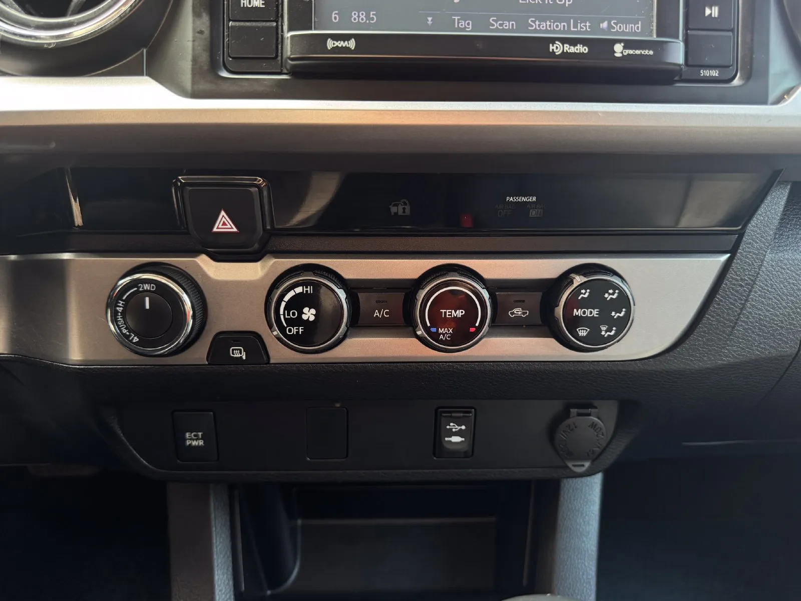 Toyota Tacoma photo 25