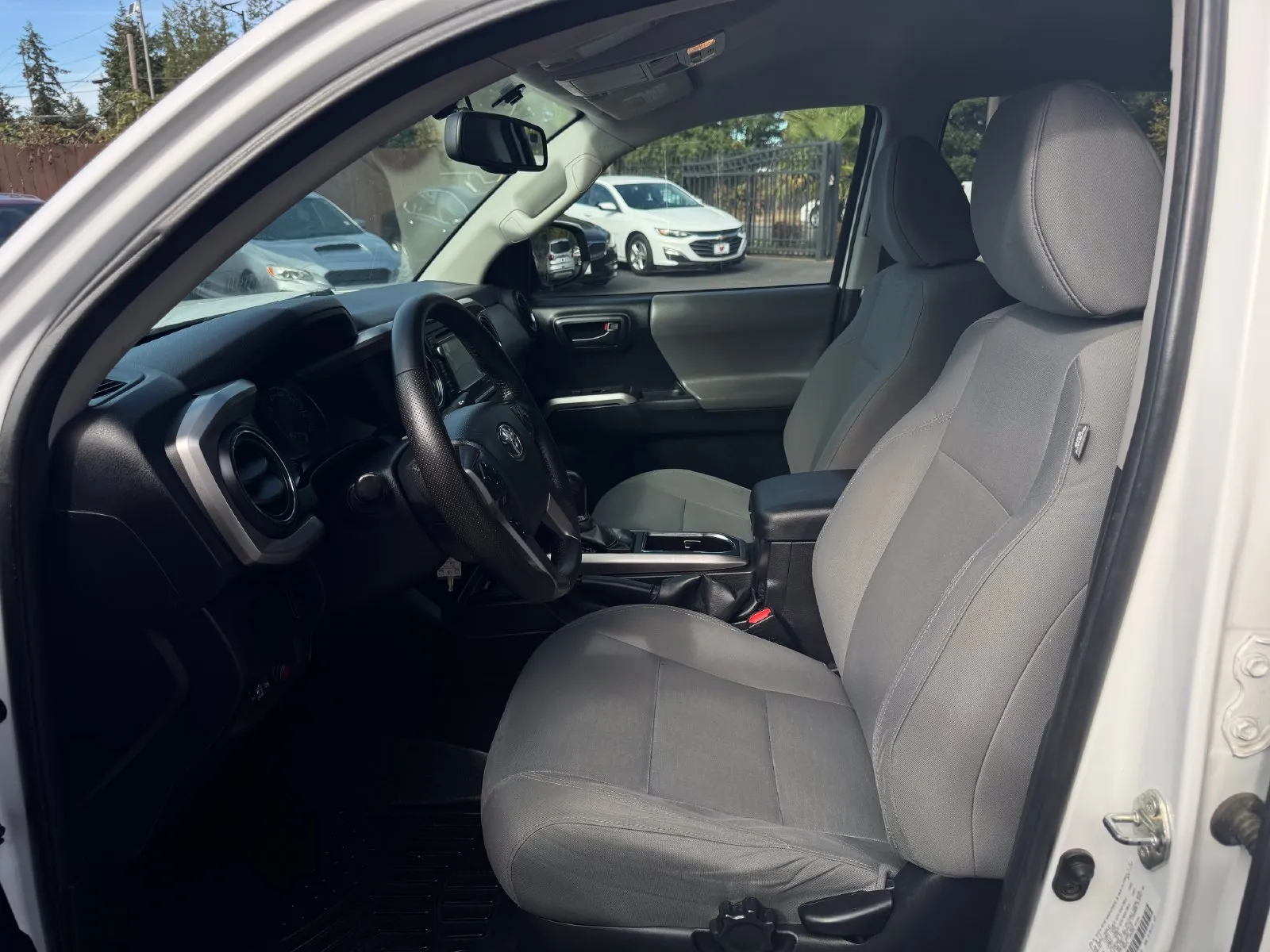 Toyota Tacoma photo 10